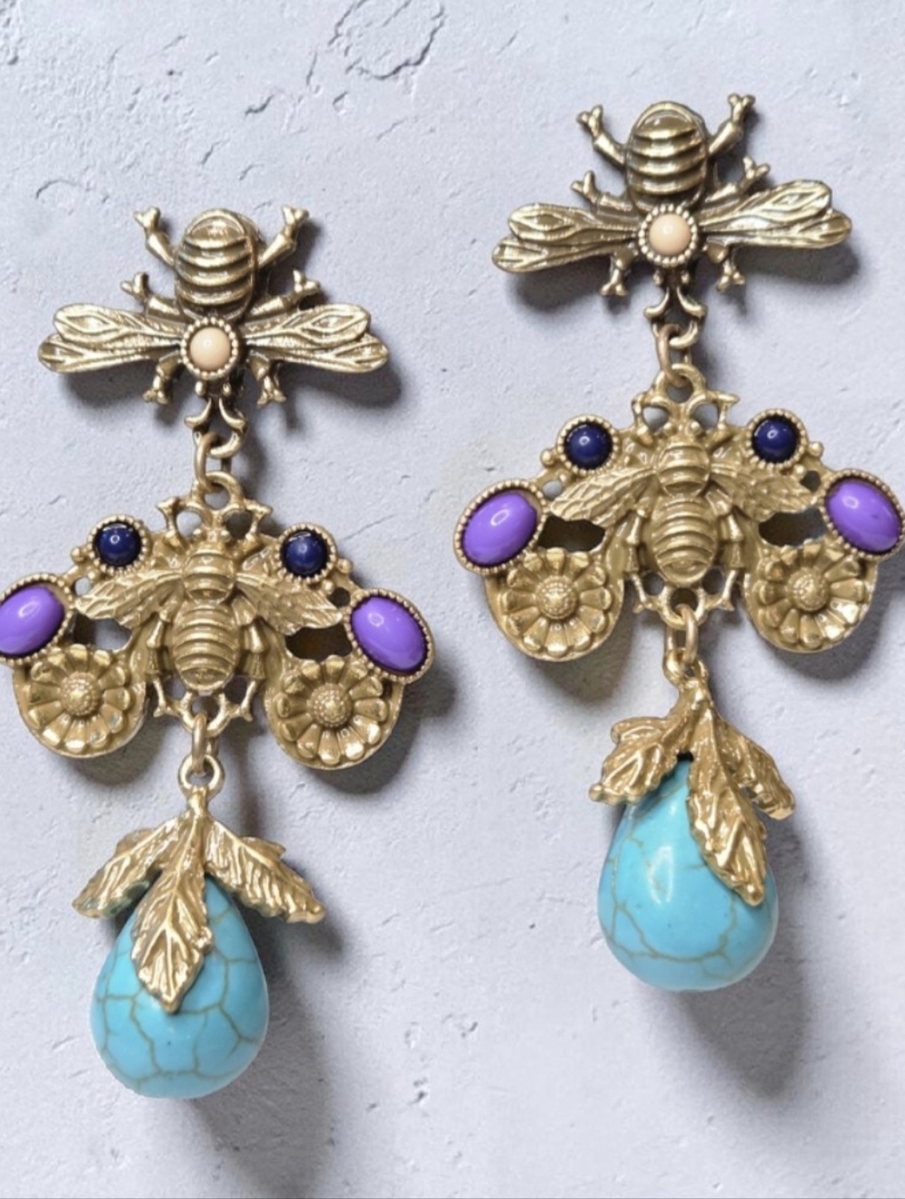 Beautiful Matte Gold Garden Bee Turquoise Deop Dangle Earrings - Picture 2 of 5